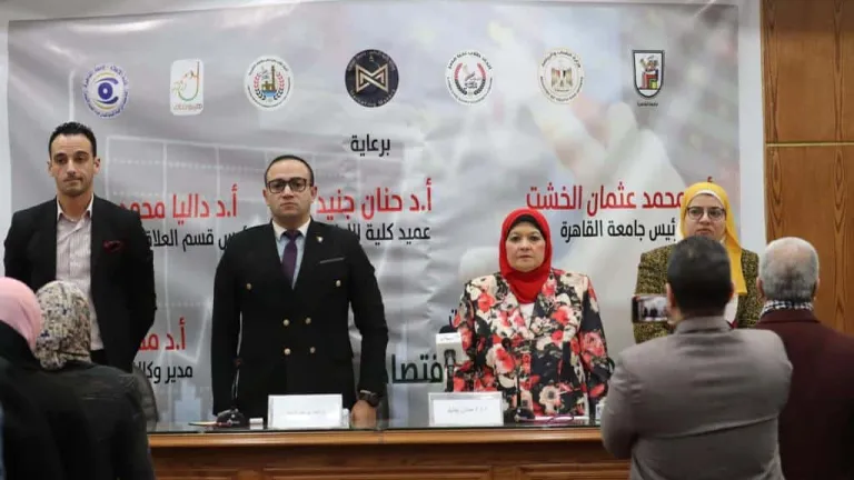ندوة بإعلام القاهرة عن الاقتصاد المصري .. الخشت توجيه مشروعات التخرج لخدمة القضايا الاقتصادية ودعم المبادرات الوطنية