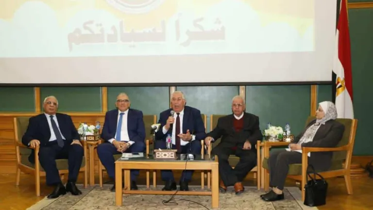 وزير الزراعة يستعرض محاور تنفيذ استراتيجية التنمية الزراعية المستدامة في ندوة بـ"زراعة القاهرة"