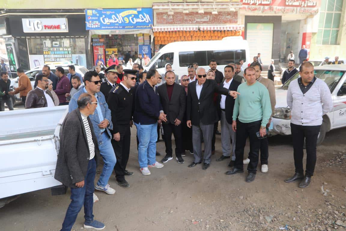 سيراً على الاقدام .. محافظ الجيزة يتفقد أعمال التطوير بهذه القطاعات .. يعطى توجيهات هامه خلال الجولة