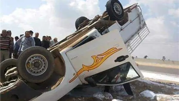 حدث على الاوسطى .. مصرع واصابة 10 عمال إثر انقلاب سيارة نقل