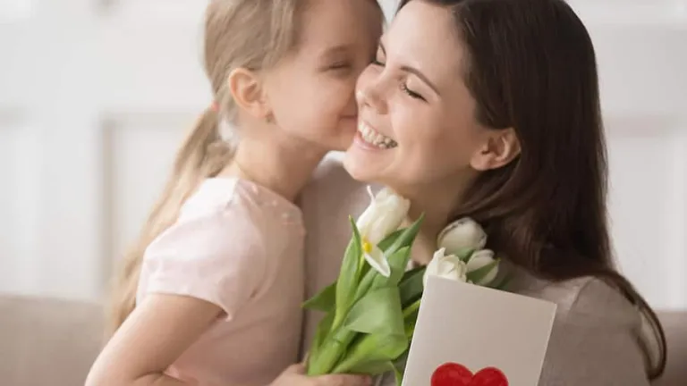محتار تبعت ايه رسالة لوالدتك فى عيد الام .. تعرف على هذه الرئاسل