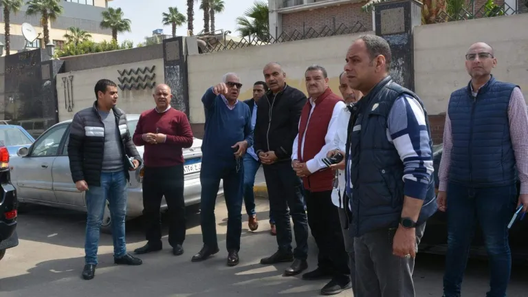 محافظ الجيزة يتابع ميدانياً إصلاح كسر ماسورة مياه بشارع رشدان بالدقي .. يُكلف رئيس الحى بهذه التكليفات