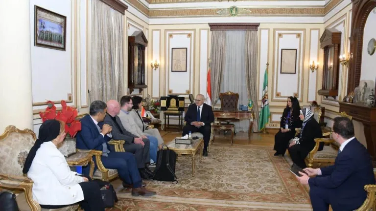 الخشت يستقبل وفد مؤسسة AQAS الألمانى للاعتماد الدولي لكلية الإعلام .. الوفد يشيد بقيادة جامعة القاهرة وانفتاحها العالمي
