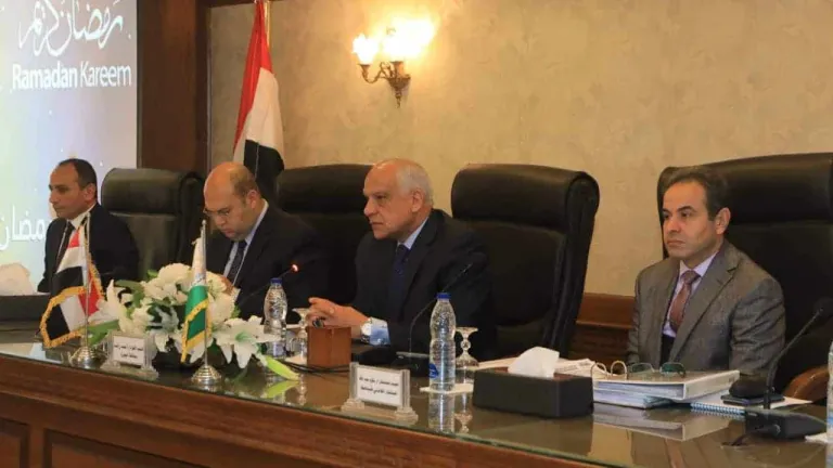 محافظ الجيزة: اطلاق أسماء ثلاثة شهداء على مرافق عامة تخليداً لذكراهم .. قبول تبرع مواطن بقطعه ارض لبناء مدرسة بأطفيح