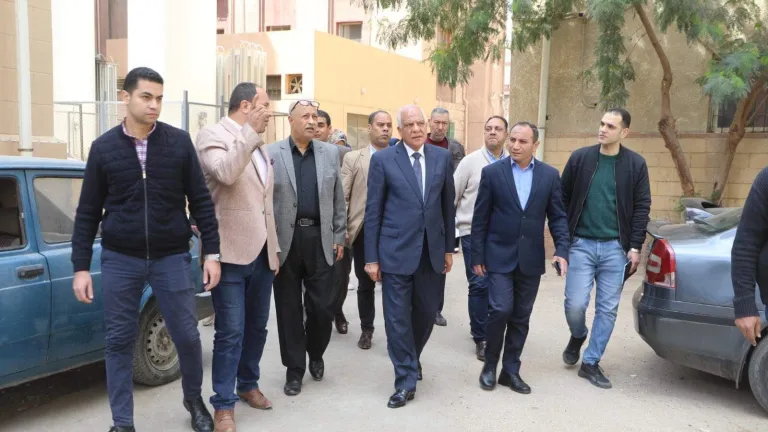 محافظ الجيزة يتفقد مستشفي ام المصريين .. يشدد على هؤلاء المسئولون .. يستطلع اراء المرضى والمترددين