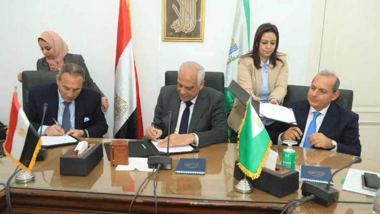 محافظ الجيزة يوقع بروتوكول تعاون مع بنكي مصر والاهلي المصري لتسويه احد الملفات الإستثمارية العالقة