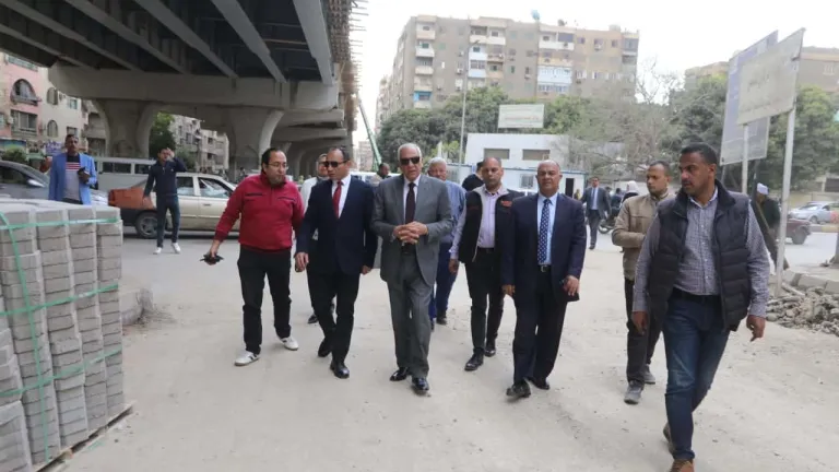 محافظ الجيزة يتفقد اعمال التطوير ومشروعات الرصف بأحياء الهرم والطالبية .. تكليفات هامة لرئيس حى الهرم