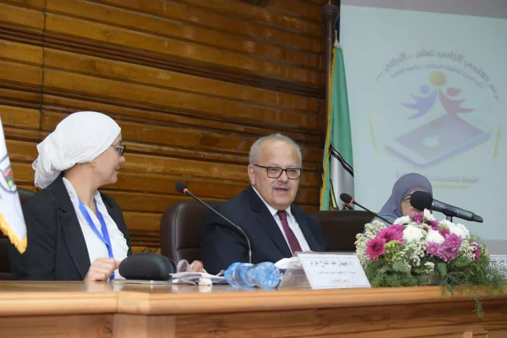 الخشت يفتتح المؤتمر الدولي الخامس لكلية التربية للطفولة المبكرة حول تحديات العصر الرقمي .. يحذر من الضغط على الطفل بالمادة العلمية 1 الخشت يفتتح المؤتمر الدولي الخامس لكلية التربية للطفولة المبكرة حول تحديات العصر الرقمي .. يحذر من الضغط على الطفل بالمادة العلمية