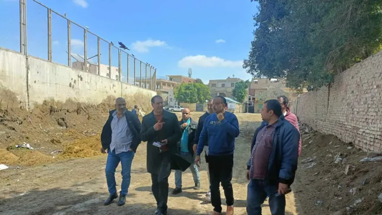 محافظة الجيزة : إزالة ٢٥٠٠ طن مخلفات من طريق جمال عبد الناصر بنزلة السمان بالهرم .. رفع كفاءة شارع ابو فايد المؤدي إلي طريق المنصورية