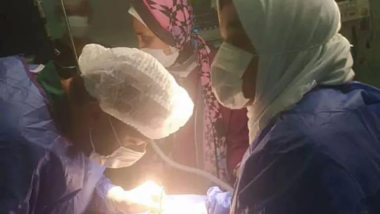 لأول مرة في المستشفيات الحكومية .. إصلاح عيب بالحبل الشوكي لرضيع عمره يوم واحد