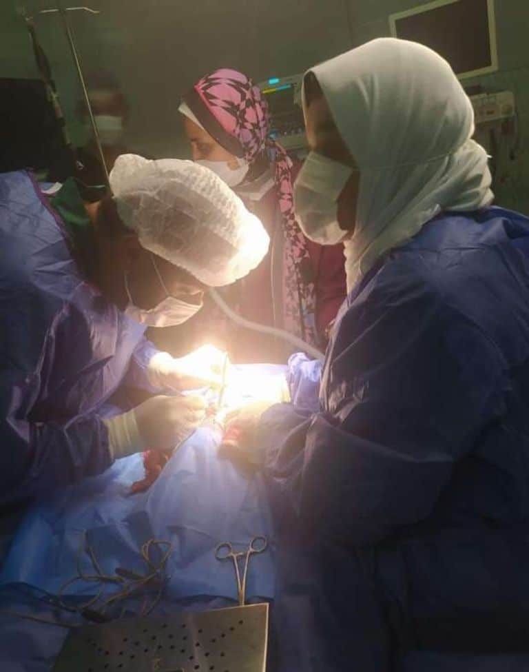 لأول مرة في المستشفيات الحكومية .. إصلاح عيب بالحبل الشوكي لرضيع عمره يوم واحد
