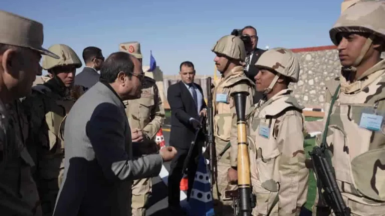جولة ميدانية للرئيس السيسى بشرق القناة .. هذا ما قاله لابناء القوات المسلحة في ذكرى نصر العاشر من رمضان