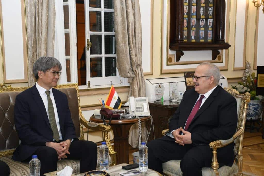 الخشت يلتقى وفدا من جامعة بكين .. لبحث هذه الامور