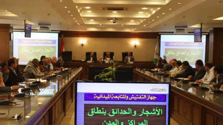 تنفيذاً لمبادرة 100 مليون شجرة .. محافظ الجيزة يتابع نسب زراعة ٣١٥ ألف شجرة بنطاق الأحياء والمراكز والمدن