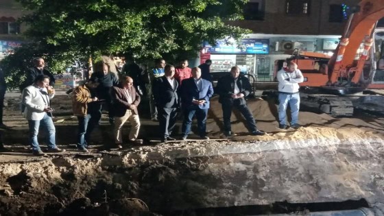 عودة المياه .. المحافظ يتابع الموقف لحظة بلحظة .. الشهابى يتواجد ميدانياً حتى الساعات الاولى من صباح اليوم لإصلاح كسر ماسورة مياه فى الحوامدية