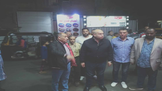 بالصور سيراً على الاقدام .. نائب محافظ الجيزة يتفقد شارع صلاح سالم فى الحوامدية بعد رصفه .. يشدد على المقاول والاخير يرد