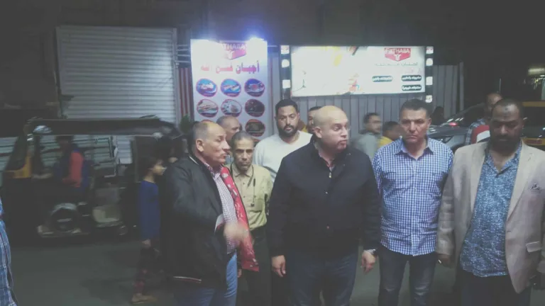 بالصور سيراً على الاقدام .. نائب محافظ الجيزة يتفقد شارع صلاح سالم فى الحوامدية بعد رصفه .. يشدد على المقاول والاخير يرد