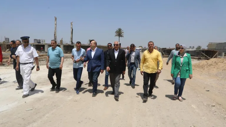 محافظ الجيزة يتفقد نسب التنفيذ بالمشروعات القومية علي ارض المحافظة .. يعاين هذه المحاور