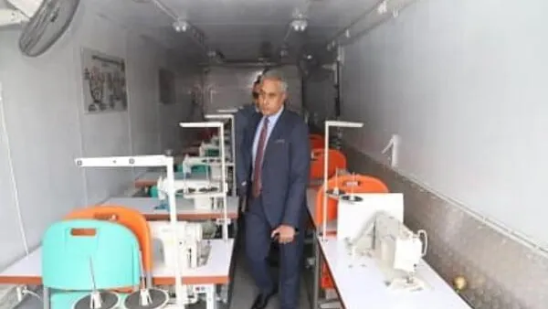 تنفيذاً لتوجيهات الرئيس السيسي .. "القوى العاملة" تُرسل وحدة تدريب متنقلة لتدريب أهالي الاسمرات على هذه المهن