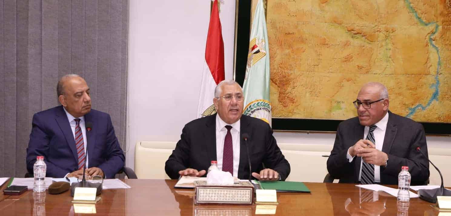 وزيرا الزراعة وقطاع الأعمال ورئيس العربية للتصنيع يبحثون تنمية انتاج وصناعة القطن وتطوير الميكنة الزراعية