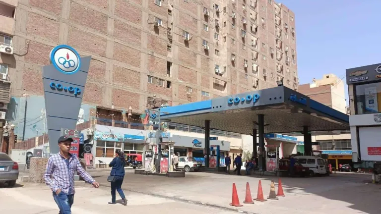 محافظ الجيزة : حملات مكثفة على مواقف السرفيس لمتابعة التزام السائقين بتعريفة الأجرة الجديدة