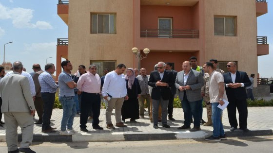 محافظ الجيزة: مشروع سكني متكامل لمواطني قرية الديسمي بالصف متضرري السيول .. انشاء ٢٥٦ وحدة سكنية بطراز حضاري ومحطات وخزانات لمياه الشرب والصرف الصحي