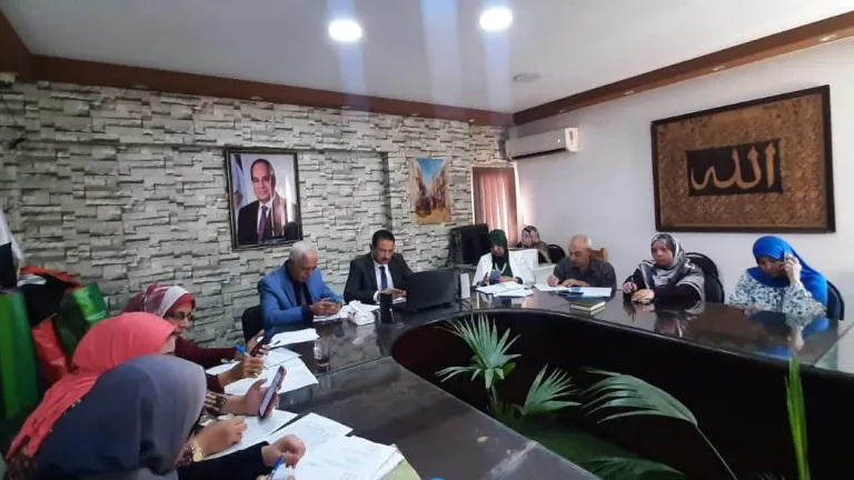 من داخل غرفة العمليات المركزية بالمديرية .. سلومة يتابع سير الامتحانات مشدداً على هذا الامر لعدم إلغاء الامتحان