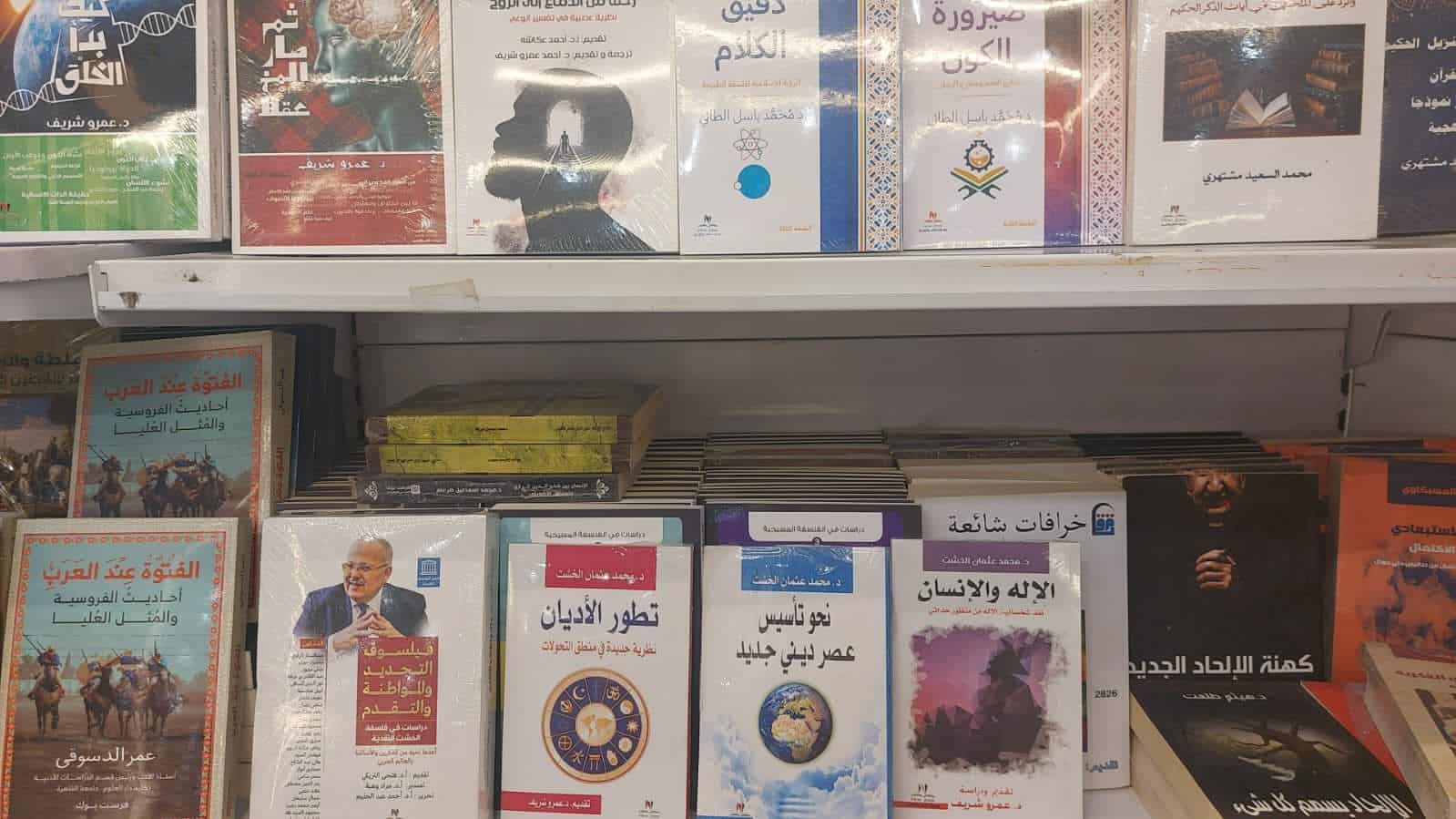 أحدث مؤلفات رئيس جامعة القاهرة في معرض المدينة المنورة للكتاب بالمملكة العربية السعودية