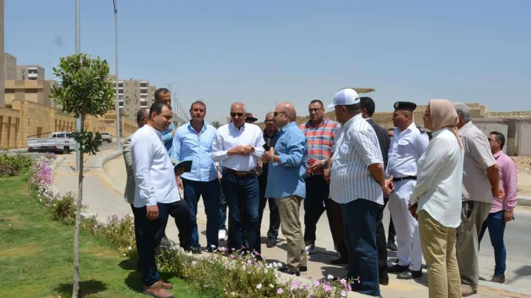 محافظ الجيزة يعاين أعمال التطوير بالقطاعات المحيطة بالمتحف المصرى الكبير .. توجيهات هامة لرئيس حى الهرم