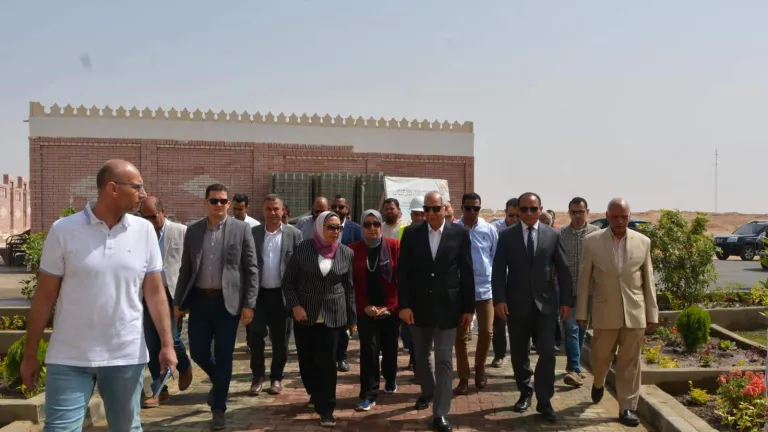 جولة ميدانية لمحافظ الجيزة لمتابعة نسب تنفيذ الأعمال الإنشائية للمرحلة الرابعه بمشروع الجبانات  .. يعطى توجيهات هامة