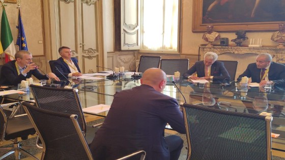 طبقاً للنظام المصرى .. وزير التموين يلتقى بممثلى الشركة الإيطالية المتخصصة لوضع تفاصيل انشاء أسواق اليوم الواحد في المناطق المختلفة