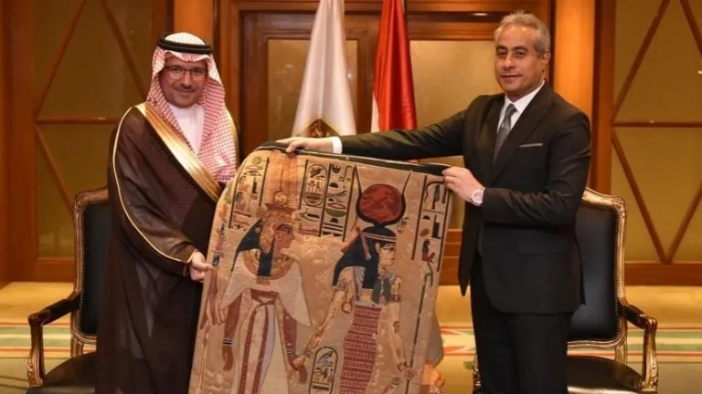 لهذه الاسباب .. وزير القوى العاملة يلتقى نائب وزير الموارد البشرية لقطاع العمل السعودي