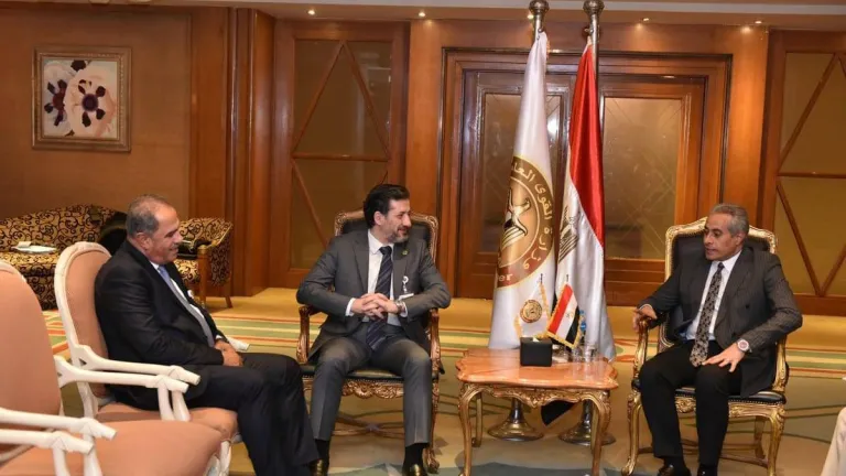 وزير القوى العاملة يلتقى بنظيره السوري .. ويهنئه بعودة بلاده إلى جامعة الدول العربية