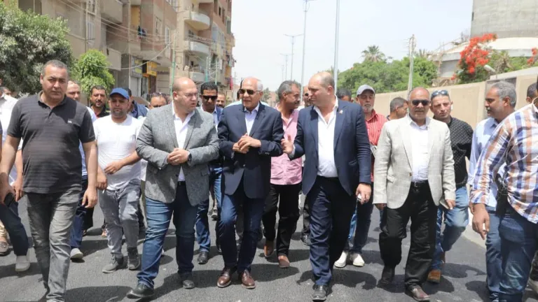 راشد يتفقد أعمال تطوير طرق طراد النيل والمنصورية .. استمرار الدفع بشركات النظافة والجمع السكني بالقري .. يشدد على رؤساء مراكز ومدن منشأة القناطر وأوسيم وكرداسة