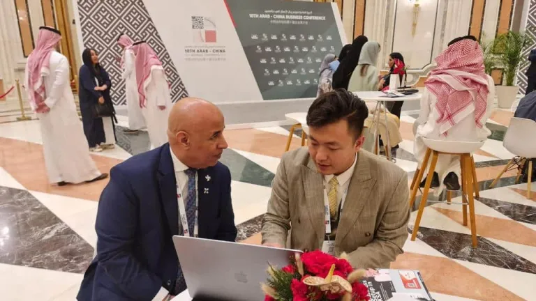 وفد مجمع عمال مصر وشركة سواعد الخليج يشارك في مؤتمر رجال الأعمال العرب والصينيين بالسعودية
