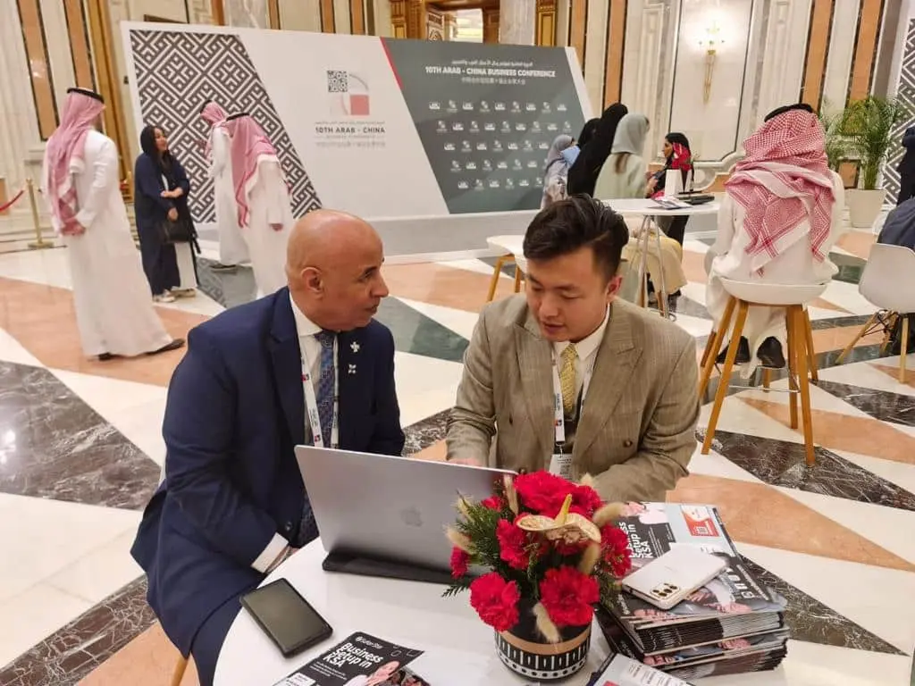 وفد مجمع عمال مصر وشركة سواعد الخليج يشارك في مؤتمر رجال الأعمال العرب والصينيين بالسعودية
