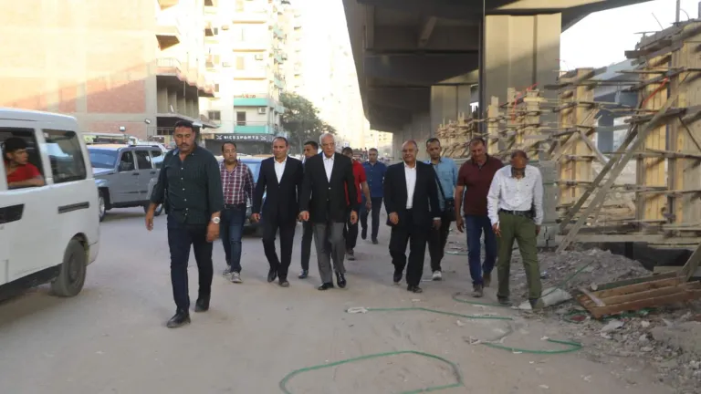 محافظ الجيزة يتابع أعمال التغطية والتطوير بكبارى الشيشينى وفلفلة والمنشية على ترعة المريوطية .. يعطى هذه التوجيهات