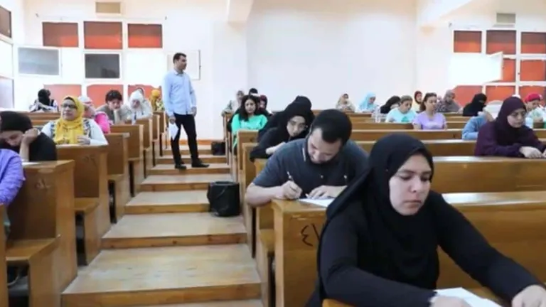 انتهاء امتحانات التعليم المدمج بجامعة القاهرة .. فتح باب القبول للطلاب الجدد فى هذا الموعد