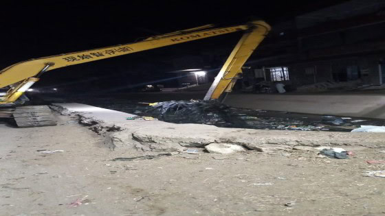 شاهد بالفيديو .. استجابة لـ “حواديت اون لاين” تطهير ترعة ابو لاشين فى الحوامدية من القمامة