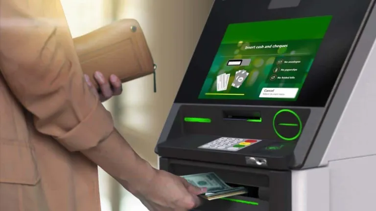اتبع هذه الإجراءات عند انقطاع التيار الكهرباء أثناء استخدام ماكينة ATM