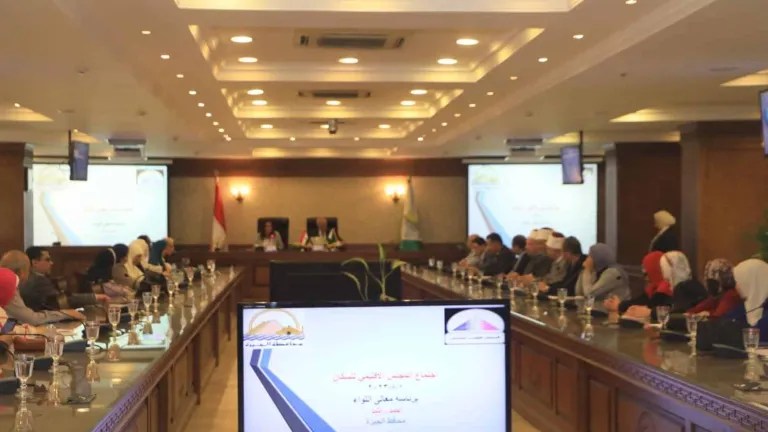 محافظ الجيزة يناقش خطة المجلس الاقليمى للسكان للحد من الزيادة السكانية .. يشدد على ضرورة تنفيذ هذه التعليمات
