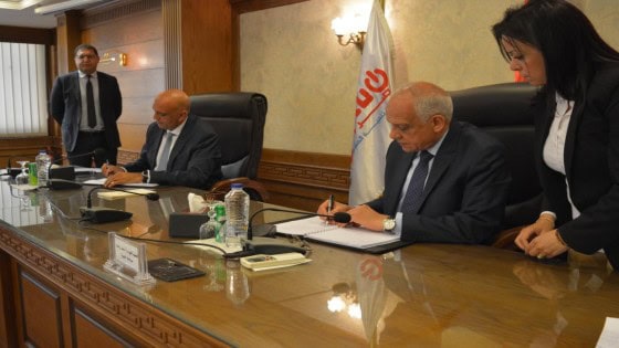 محافظ الجيزة يوقع بروتوكول تعاون مع جهاز تنمية المشروعات لتطوير منطقتي ميت عقبة وأرض اللواء