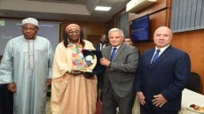 وزيرة الاسكان الكاميرونى لـ “رئيس القابضة للمياه” .. هذه التجربة رائدة وسنسعى لتطبيقها فى بلدنا