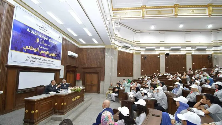 جامعة القاهرة تواصل فعاليات معسكر القيادة الفعالة لبناء جيل جديد من الشباب يمتلك عقلا علميا وطنيا