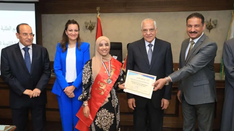 محافظ الجيزة يُكرم أوائل الثانوية العامة والأزهرية والدبلومات الفنية