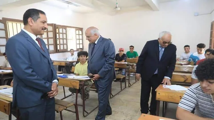 اولياء امور طلاب مدرسة رويال هاوس لـ وزير التعليم ومحافظ الجيزة ووكيل الوزارة .. انقذونا المدرسة تريد ذبحنا ونحن لا نستطيع الدفع .. مش غجبك خد ابنك وانقل له فى مدرسة اخرى بس بعد دفع 60% من المصروفات "يعنى موت وخراب ديار"