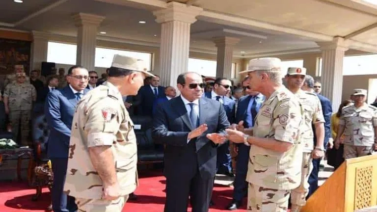 الرئيس السيسى يرسل "الميسترال" الى السواحل الليبية .. فما هى الاسباب؟