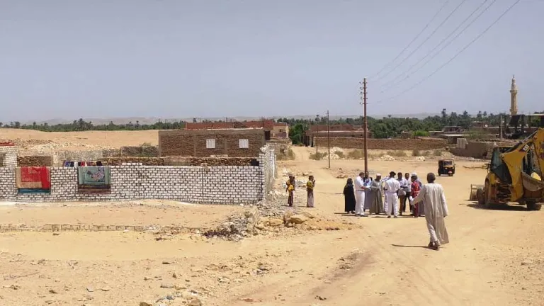 أهالى نجع حسانين مركز ادفو .. لوزير التنمية المحلية ومحافظ اسوان لماذا تريدون طمس هويتنا؟ "ننشر صور ومستندات تثبت احقيتنا"