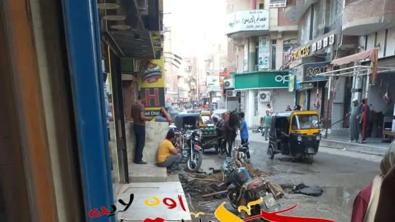 استجابة لـ "حواديت اون لاين" .. اصلاح كسر ماسورة مياه بشارع جمال عبد الناصر فى الحوامدية