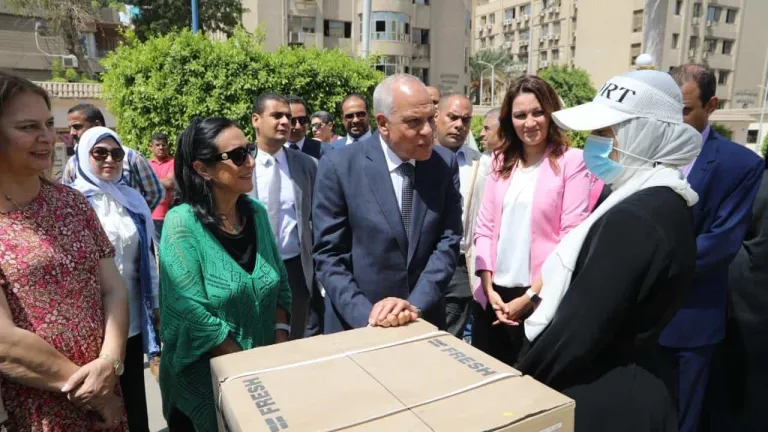 محافظ الجيزة يُسلم ١٠٨ جهازاً كهربائياً لفتيات المحافظة المقبلات على الزواج